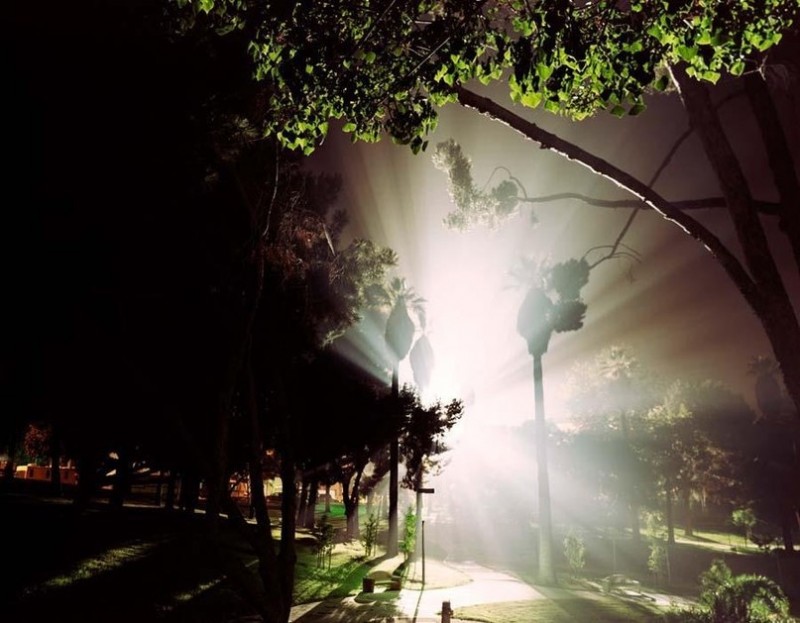 Краденое солнце в ночных фотографиях Кевина Кули