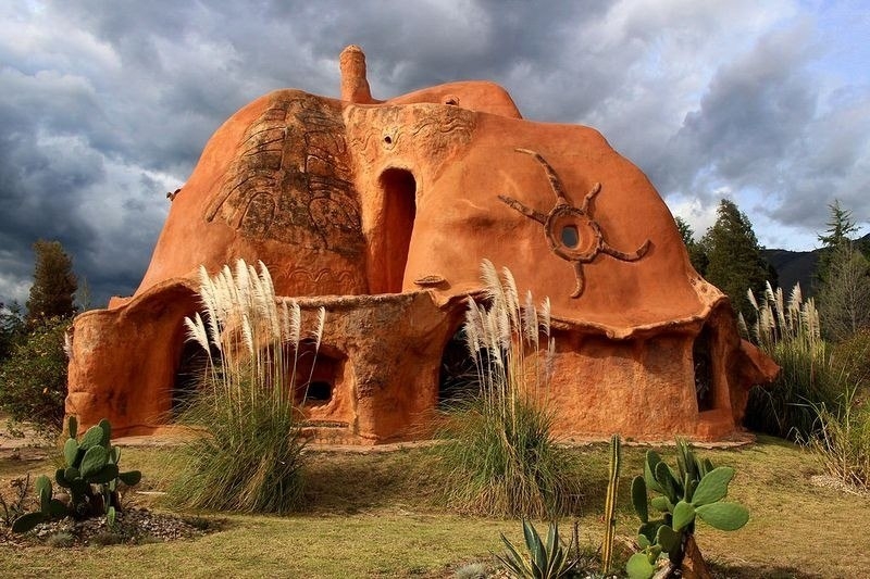 Экологический дом из глины в Колумбии