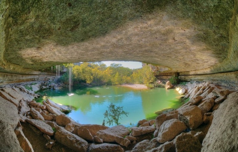 Удивительное озеро Hamilton Pool Удивительное озеро Hamilton Pool