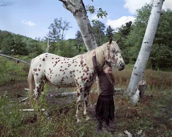 Фотограф из Нью-Джерси Робин Шварц уже в течение 10 лет фотографирует свою дочь Амелию с различными 