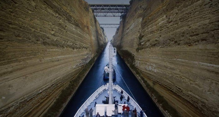Коринфский канал (Corinth Canal) - самый большой и знаменитый канал в Греции Коринфский канал (Corinth Canal) - самый большой и знаменитый канал в Греции