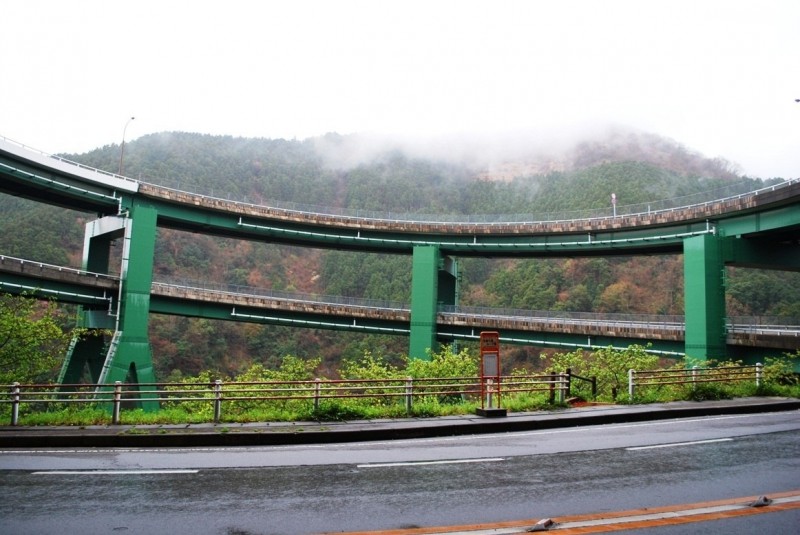 Спиральный мост Kawazu-Nanadaru