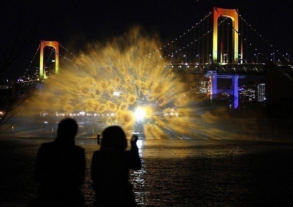 Водное шоу на острове Odaiba, Япония