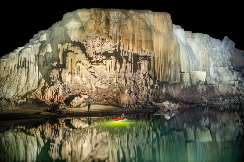 Потрясающая пещера Тэм Хун в Лаосе
