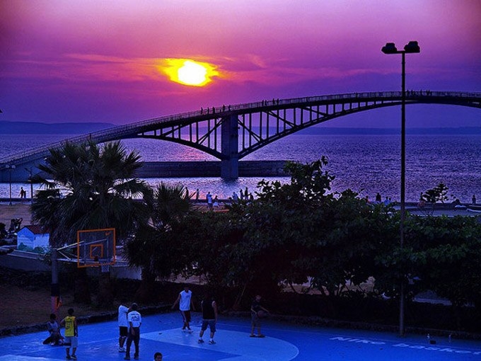 Радужный мост Xiying Rainbow Bridge в Магонге, Тайвань