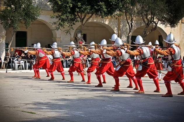 Парад мальтийских рыцарей In Guardia Парад мальтийских рыцарей In Guardia