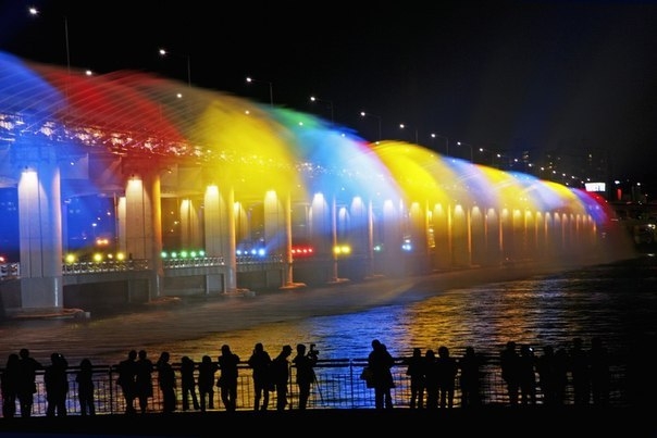 Banpo Bridge - самый большой в мире фонтан, Южная Корея