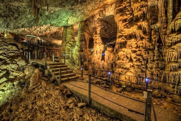 Сказочная пещера Авшалом