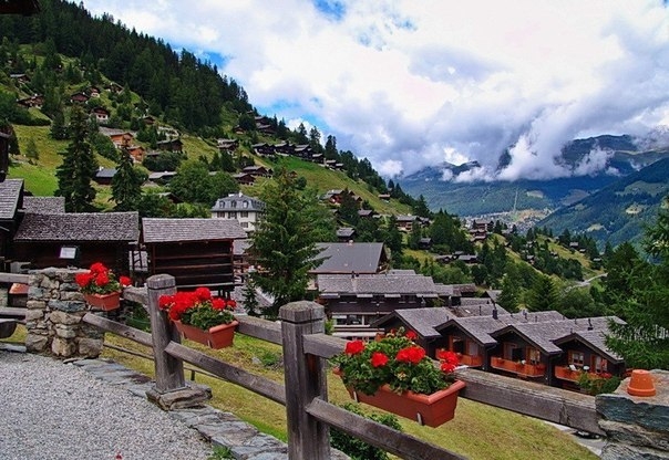 Живописная деревня Грименц, Швейцария