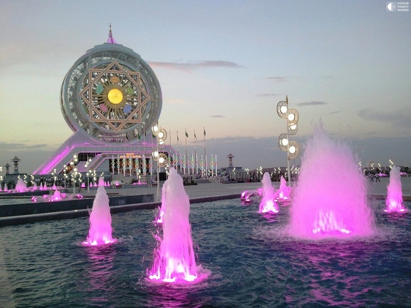 Колесо обозрения в Ашхабаде, Туркменистан