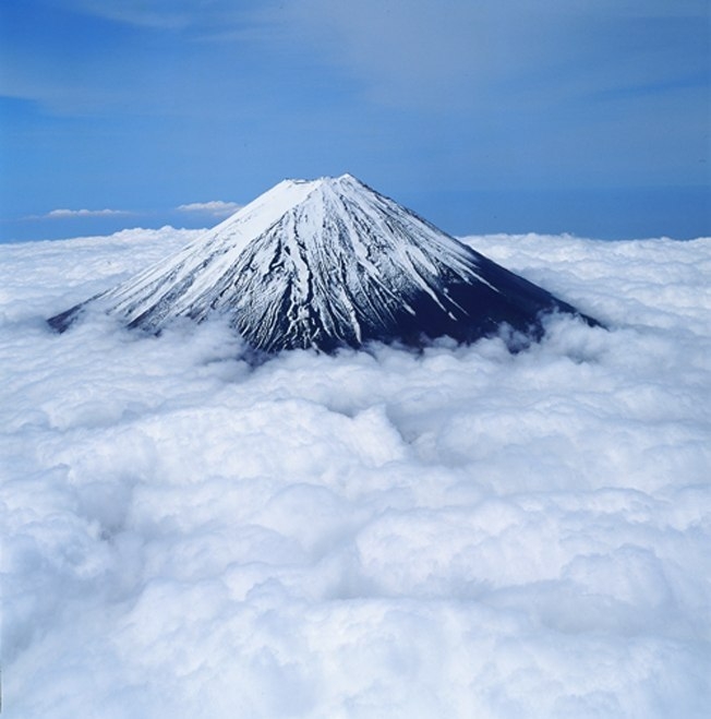 Постоянно меняющаяся величественная красота горы Фудзи