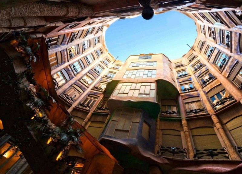 Дом Мила в Барселоне, Испания