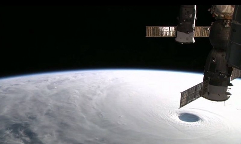 Тропические циклоны ( снимки из космоса)