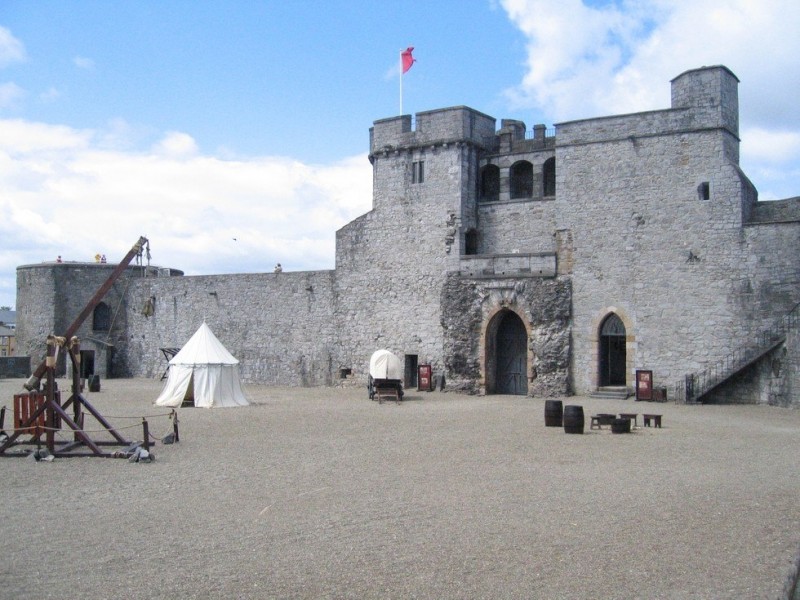 Замок короля Иоанна Безземельного в Лимерике (Ирландия)