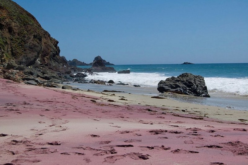 Фиолетовый пляж Пфайффер Бич в Калифорнии 3