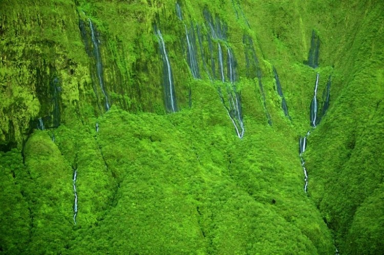 Водопад Хонокохау на Гавайях