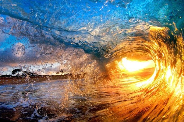 Красивые волны на Гавайях...