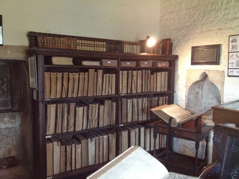 Секрет средневековых библиотек, или Зачем монахи хранили книги на цепи 3