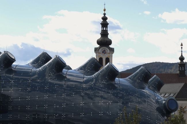 Аморфная конструкция музея Кунстхаус в Граце (Австрия)