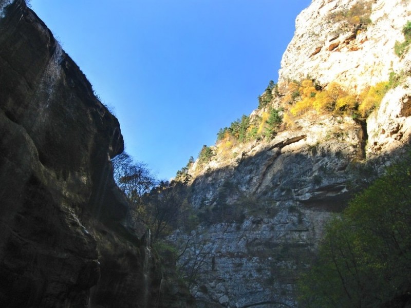 Красота величественных скал Чегемского ущелья