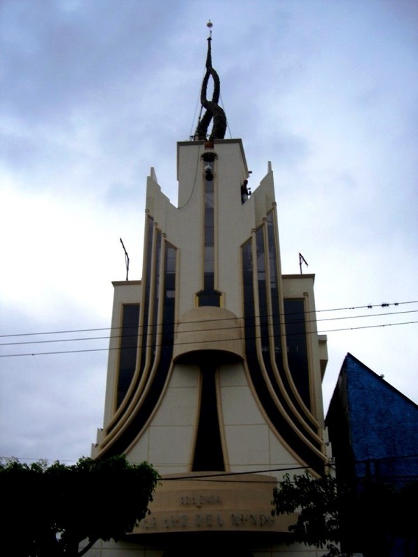 Храм Света мира: многоуровневая церковь в Гвадалахаре