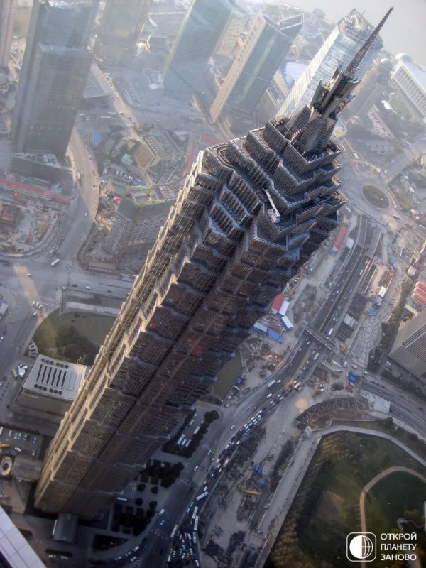 Небоскреб Jin Mao Tower в Шанхае Небоскреб Jin Mao Tower в Шанхае
