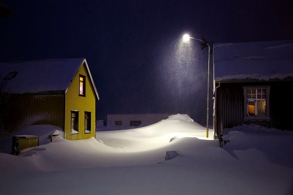 Минималистичные фотографии о суровой красоте Исландии от французского фотографа Кристофера Жакро