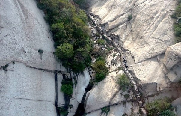 Пешеходный маршрут смерти на горе Хуашань, Китай