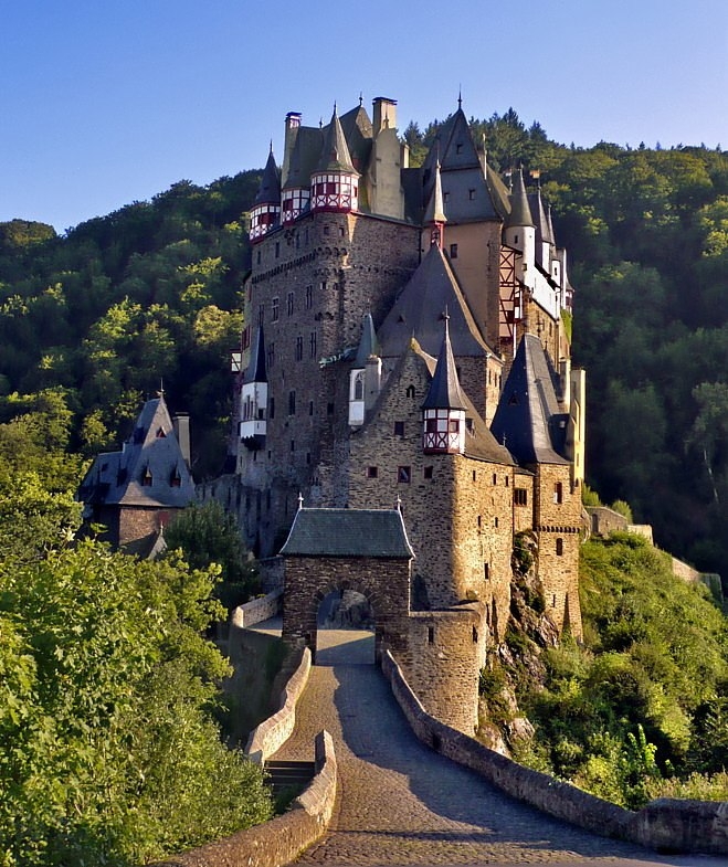 Самый хороший замок. Замок Эльц, Виршем, Германия. Замок Burg Eltz. Замок Элис Кастл Германия. Замок Эльц в Айфеле..