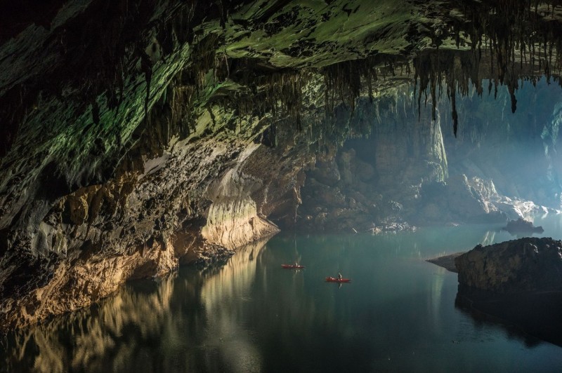 Потрясающая пещера Тэм Хун в Лаосе