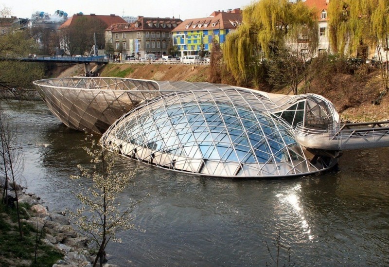 Муринзель: мост-остров в городе Грац (Австрия)