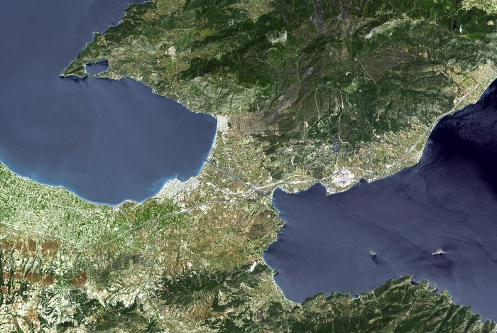 Коринфский канал (Corinth Canal) - самый большой и знаменитый канал в Греции Коринфский канал (Corinth Canal) - самый большой и знаменитый канал в Греции