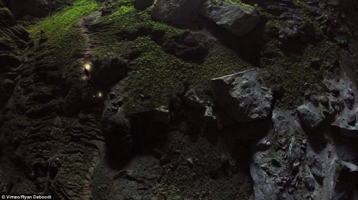 Крупнейшая пещера в мире Hang Son Doong, Вьетнам Крупнейшая пещера в мире Hang Son Doong, Вьетнам