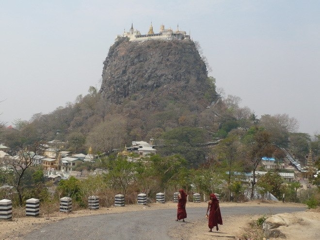 Буддийский монастырь Таунг Калат