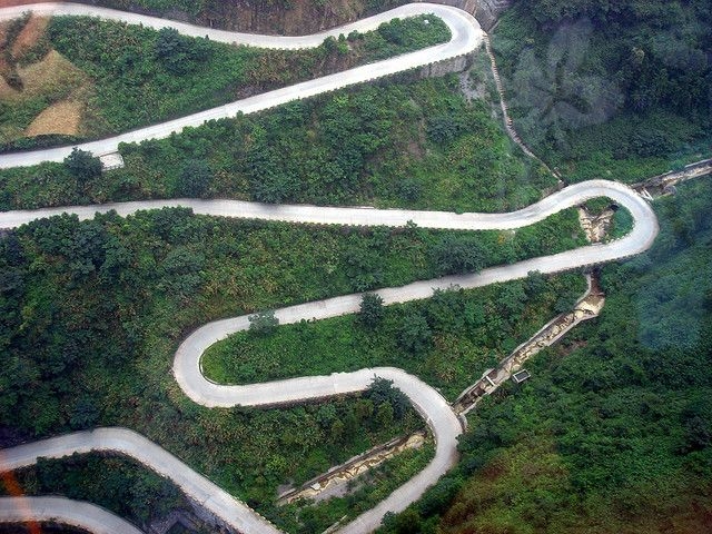 Горный серпантин Avenue Toward Heaven (Китай) Горный серпантин Avenue Toward Heaven (Китай)