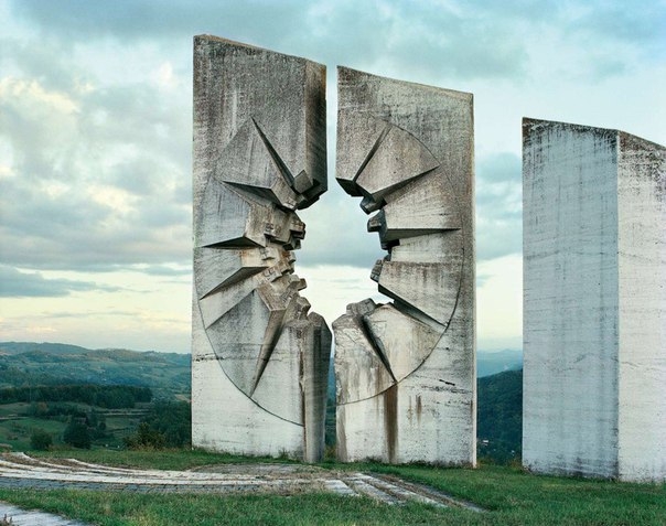Заброшенные монументы социалистической Югославии от бельгийского фотографа Jan Kempenaers
