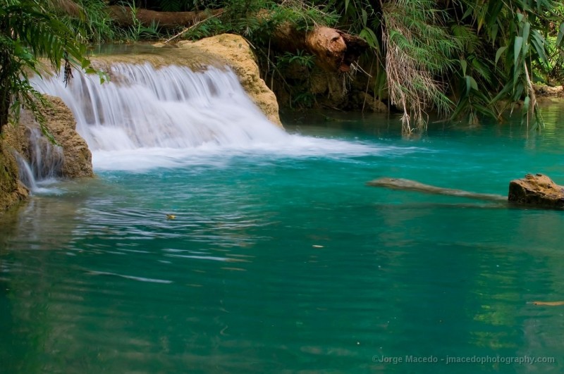 Водопад Куанг Си в Лаосе