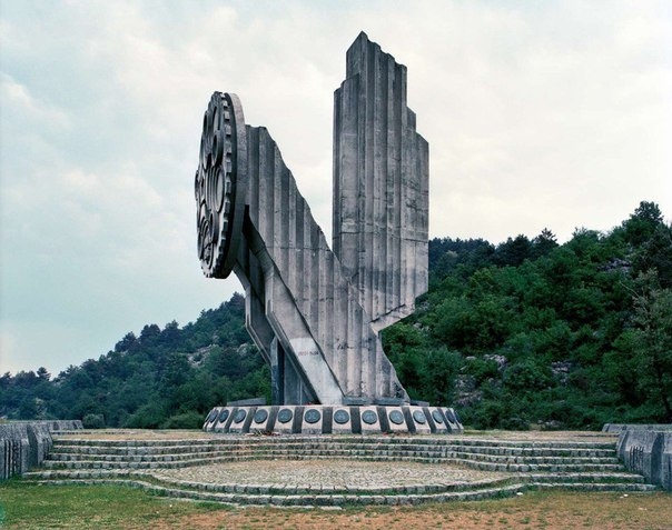 Заброшенные монументы социалистической Югославии от бельгийского фотографа Jan Kempenaers