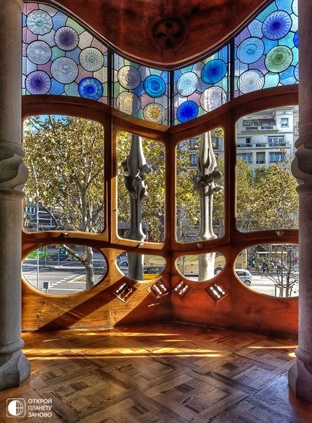 Дом Бальо в Барселоне - одна из самых необычных работ Антонио Гауди.