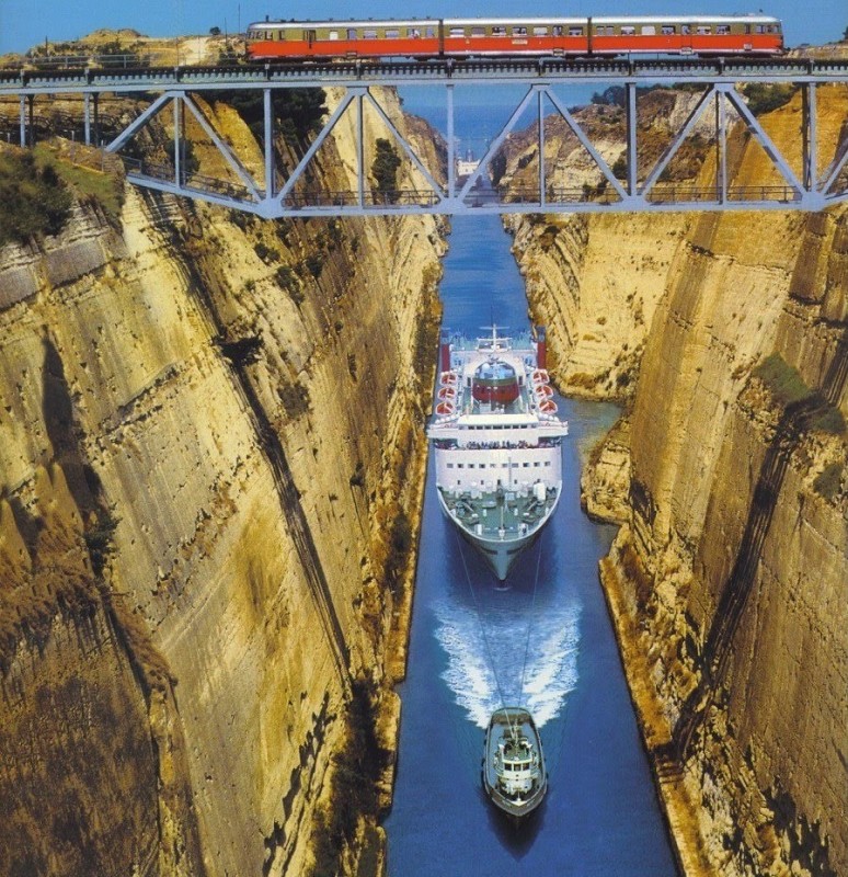 Коринфский канал (Corinth Canal) - самый большой и знаменитый канал в Греции Коринфский канал (Corinth Canal) - самый большой и знаменитый канал в Греции