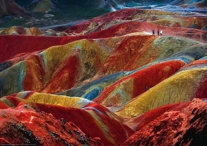 Цветные горы геологического парка Чжанъе Данксия в Китае