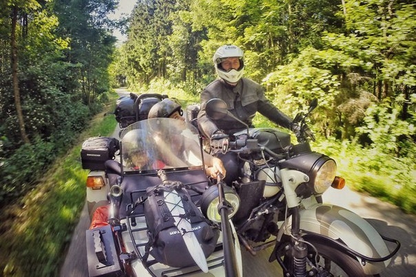 Молодая семья объехала 41 страну на мотоцикле Урал