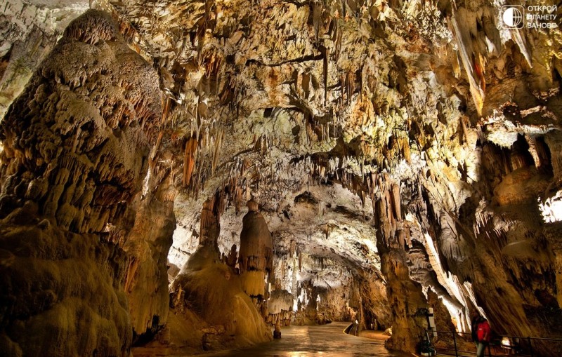 Пещера Постойна