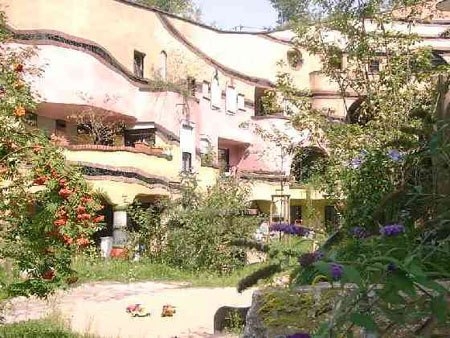 Waldspirale: необычный дом среди обычного однообразия (Германия) Waldspirale: необычный дом среди обычного однообразия (Германия)