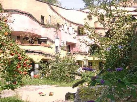 Waldspirale: необычный дом среди обычного однообразия (Германия)