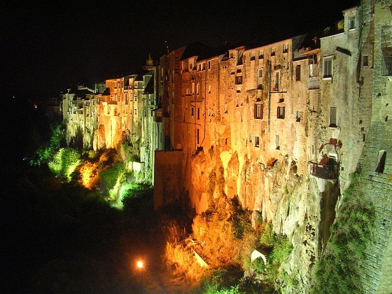 Город Сант’Агата-де’-Готи (Sant'Agata de' Goti), Италия. Город Сант’Агата-де’-Готи (Sant'Agata de' Goti), Италия.