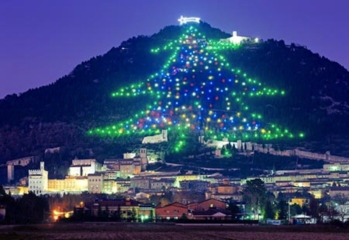 Самая большая в мире рождественская елка