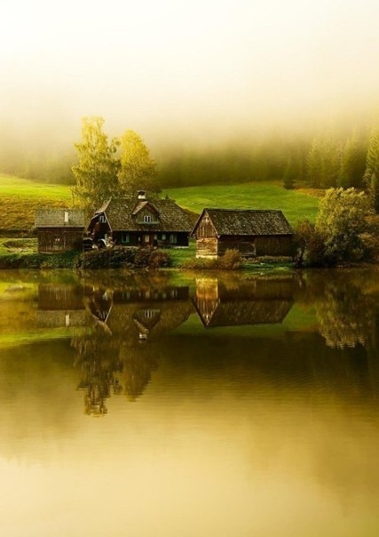 Уютные домики у озера в Штирии, Австрия