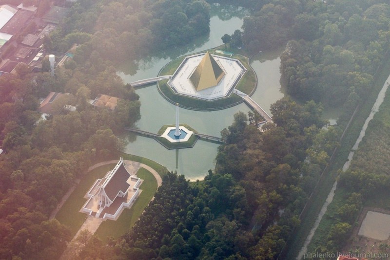 Wat Phra Dhammakaya - удивительный храм