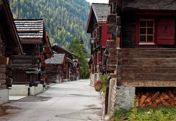 Живописная деревня Грименц, Швейцария